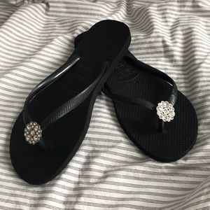 Women’s Havaianas sandals, black.